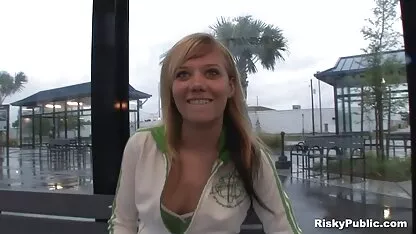 Durante o casting na rua, o sexo loiro com videos de sexo com velhas peitudas um fotógrafo