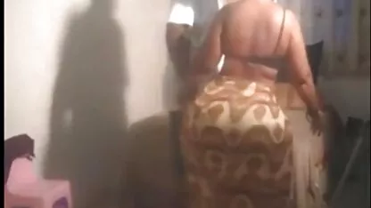 Dona de casa Dildo de masturbação no chão videos eroticos com velhas