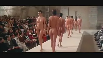 O homem expulsa a amante com óculos pornobrasileiro coroas à frente da webcam.