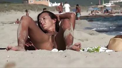 Lamber a vagina vídeo pornô de mulher de 50 anos japonesa e a pila no sofá