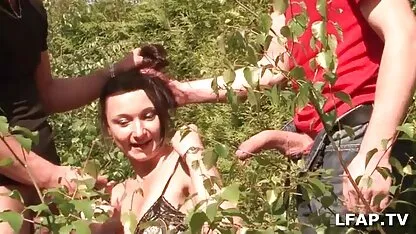 O asiático em roupa interior quero vídeo pornô das coroas de renda deixa-a foder com a vagina de vibrador