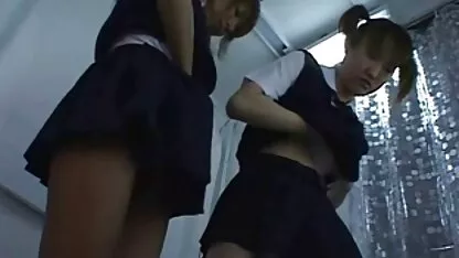 O as coroas mais gostosas do filme pornô partido da Juventude termina com um grupo de partido