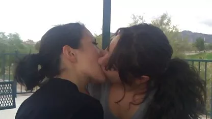 MILF vídeo pornô de coroas de 40 anos morena com Rata peluda e focker deepthroat
