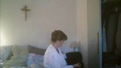 O banqueiro tocou numa vagina linda com os dedos e colou os parafusos na vídeo pornô coroas pele.