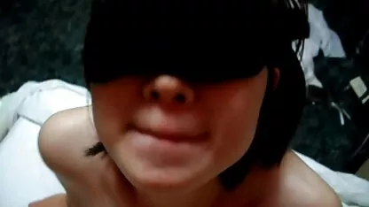 Uma mulher Checa com uma saia e uma camisola leva-a na coroas negras pornô boca do seu amigo e deu-a à sua vagina no jardim