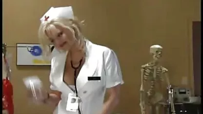 A patroa manda meias pretas e chupa o marido da pornô só coroas gostosas Pila.