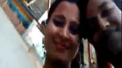 A parceria com uma filme pornô com mulher de 50 anos tatuagem no corpo dela fodeu a rapariga com leite suculento na vagina.