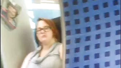 Scammers que têm uma cinquentonas porn menina magra ao lado de uma garota dormindo e espalhá-los em um ménage à trois