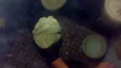 Rapariga excitada a mostrar axilas peludas e vídeos pornô com mulheres maduras pêlos púbicos
