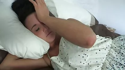 Um tipo a comer uma rapariga de calças cor-de-rosa depois videos pono com velhas de chupar