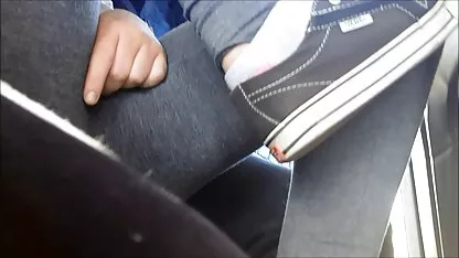 O homem atirou uma mãe russa para o sofá e puxou-a videos pornos brasileiros coroas para os membros.