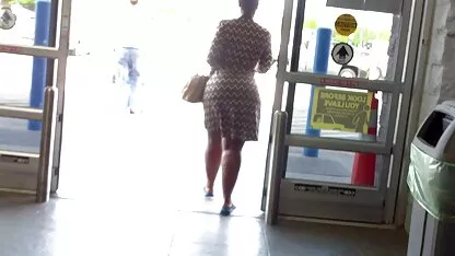 Loira com cabelo vídeo pornô das coroas gordinhas comprido a foder com um homem que é bombeado na rua