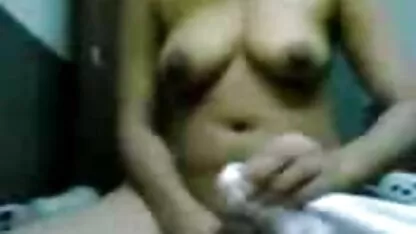 Rapariga japonesa de 30 anos com a pila Rapada por três coroas negras pornô homens