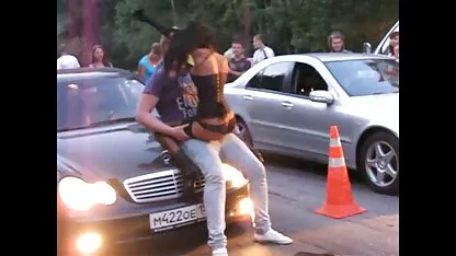 A mulher negra rendeu-se a um homem que estava videos pornos de velhas gostosas deitado na mesa.