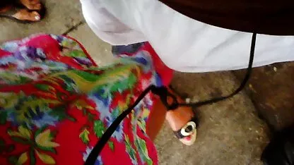 A noiva faz um broche profundo ao marido e ao amigo videos de sexo mulheres coroas antes dos três
