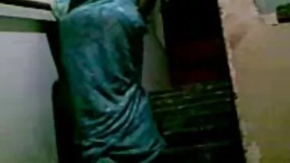 Muscle girl vai pornô de coroas de 60 anos foder com morena no quarto