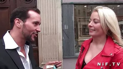Lésbicas cinquentonas porn sensuais uma à outra lambem gentilmente