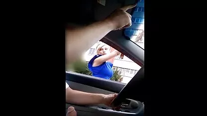 Morena esbelta a abrir as videos pornos coroas gays pernas à frente do amante