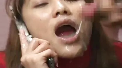 Três lésbicas fodem-se umas às outras com um strapon gigante na rata e filme pornô grátis com coroas no rabo