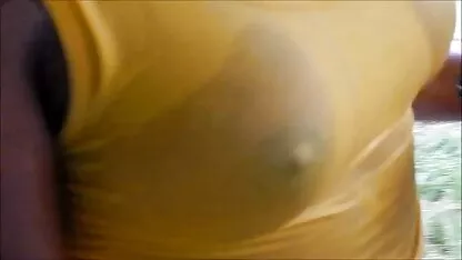 Frita a morena filme porno de coroas negras na vagina e vem-se nas mamas dela.