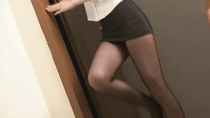 Mulher madura a medir uma meia branca na casa de banho e faz falta ao vizinho na virilha. videos gratis de coroas fazendo sexo