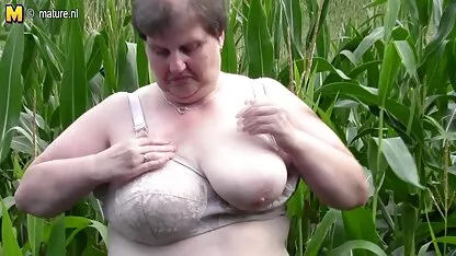 Preto pornô de coroas de 70 anos Lésbico na cama grande