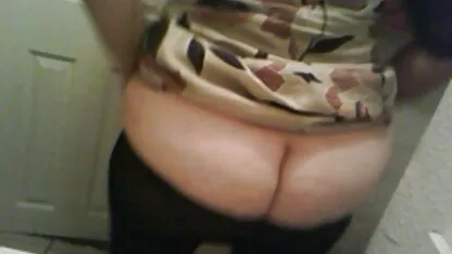 Mulher madura em pornô com as coroas brasileiras meias mostra grandes pãezinhos na webcam