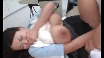 Mãe com uma mula grande videos pornos gratis de coroas para fazer um broche, agacha-te