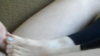 Raparigas pintadas lambem vagina e com os dedos fodem-se no videos pornos coroas rabudas rabo