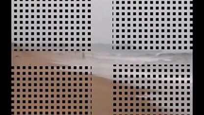 Rapariga vídeo pornô só as coroas gostosas nua de chapéu vermelho a tomar banho no lago