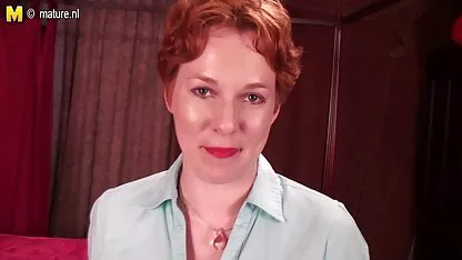 A mãe loura com a sua videos porno com mulheres de 50 anos máquina Amadora