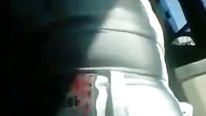 Uma vídeo de pornô de coroas de 50 anos loira gira que se diverte com um grande dildo.