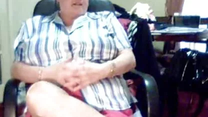 Uma boneca com videos pornos com velhas tranças e massagens de cabelo ... cock milking com webcam ...
