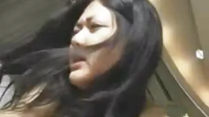Hahal transando com uma garota de meias pretas em pornô coras sexo anal e rabos na cara