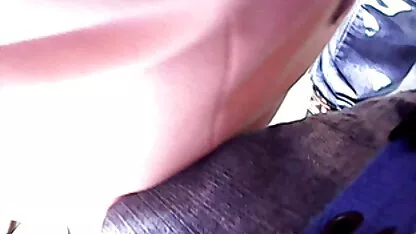 O homem fodeu cinco putas sofá de cabedal de luxo pornô grátis de coroas