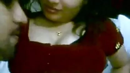 Mamilos jovens apreciam kunil e anilingus pornô só as coroas gostosas que fizeram seu namorado na varanda