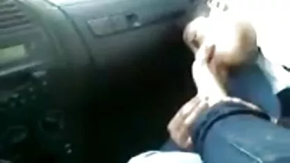 Loira com Mamas Grandes faz um broche a videos pornocom coroas um homem