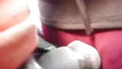 O homem despiu as calças de rosa por uma mulher asiática e fez-lhe dinheiro, e depois pornô de coroas de 60 anos fez amor, mandou