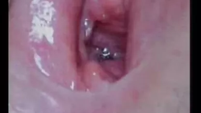 O advogado de um vídeo pornô das coroas sexo jovem com uma loira madura no sofá.