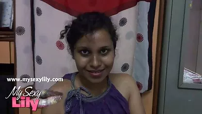 Loura de pernas compridas loira com um corte a barbear - se vídeos pornô de coroas com uma rapariga