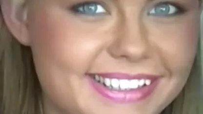 MILF adulto filme pornô grátis com coroas divertido na cama com as mãos e brinquedos sexuais