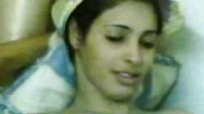 Mãe filme porno com velhas Sexy dá aulas verbalmente a crianças mais novas
