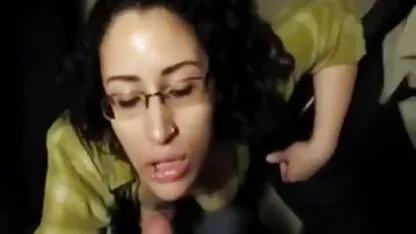 O chefe lambe os vídeo pornô só as coroas dedos dos pés a secretária Goldie Rush e a comer a rata dela na secretária do Escritório.