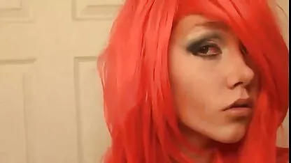 Um homem a comer a beleza ruiva na boca dela com uma grande pila videos eroticos coroas