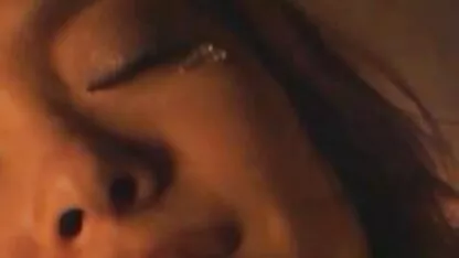 Uma punheta loura com o rabo pornô com coroas gostosas enfiado no rabo