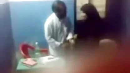 A loira à imagem videos pornos coroas brasileiras de um anjo a tentar o marido de uma rapariga que dorme na cama