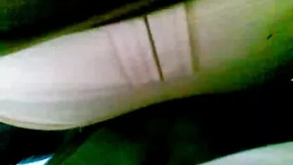 Três namoradas em filmes de sexo gratis coroas frente à câmara a fazer sexo com um amigo