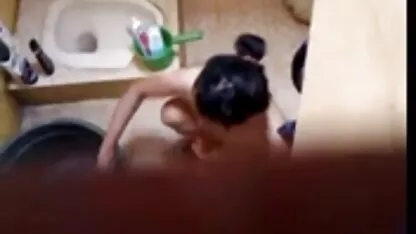 Casal jovem a videos porno com mulheres de 50 anos fazer sexo vaginal na mesa da cozinha.