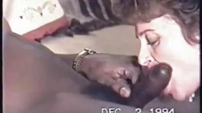 Dois mamilos estão apaixonadamente a vídeo de pornô das coroas fazer amor com um treinador no ginásio.
