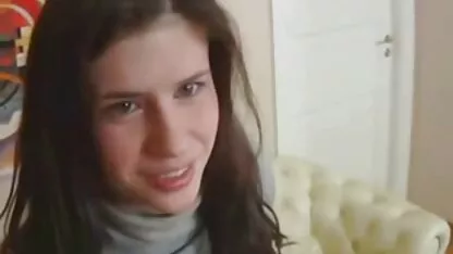 O Lovelace russo fritou uma jovem estudante na vagina com o namorado no quarto. pornô de coroas de 70 anos